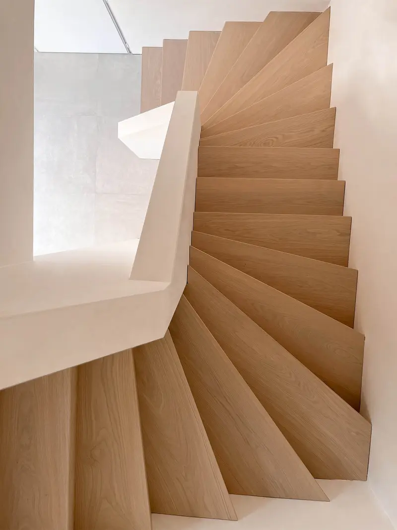 Escalier tournant en chêne bois pure, Knokke