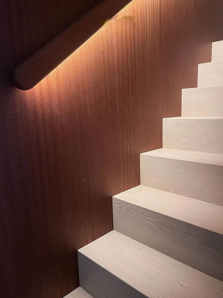 Escalier droit en chêne blanc de blanc