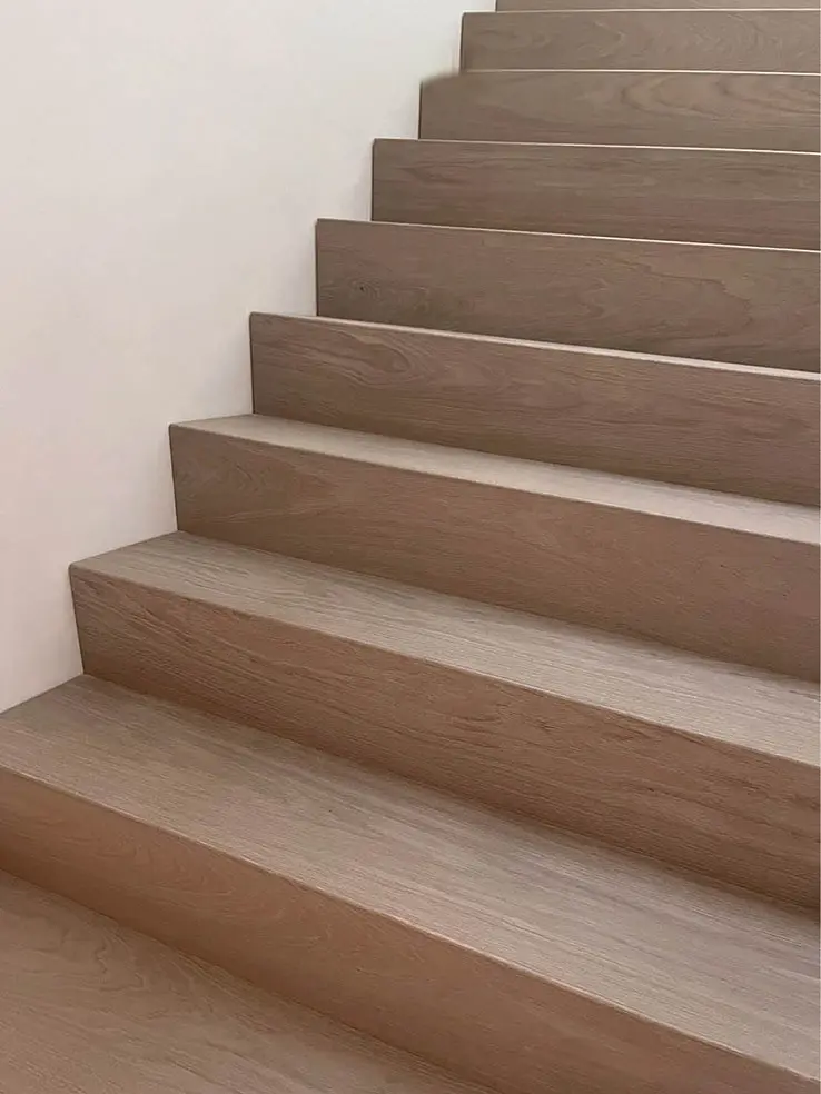 Escalier droit en chêne bois gris