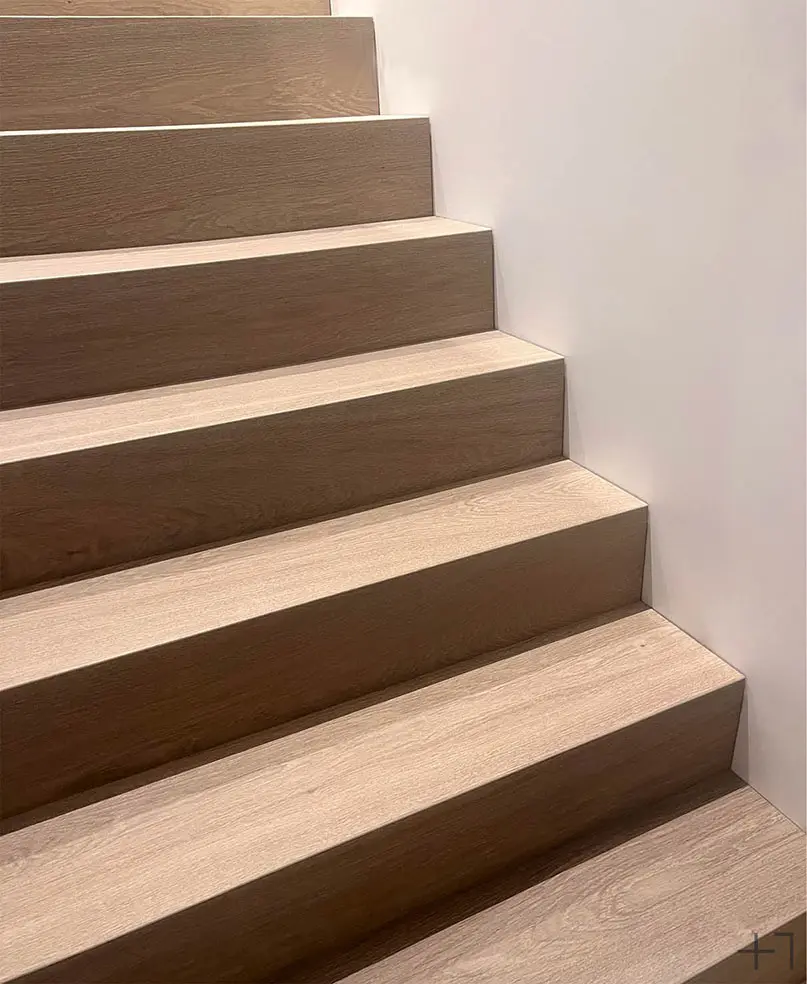 Escalier droit en Z en chêne pince
