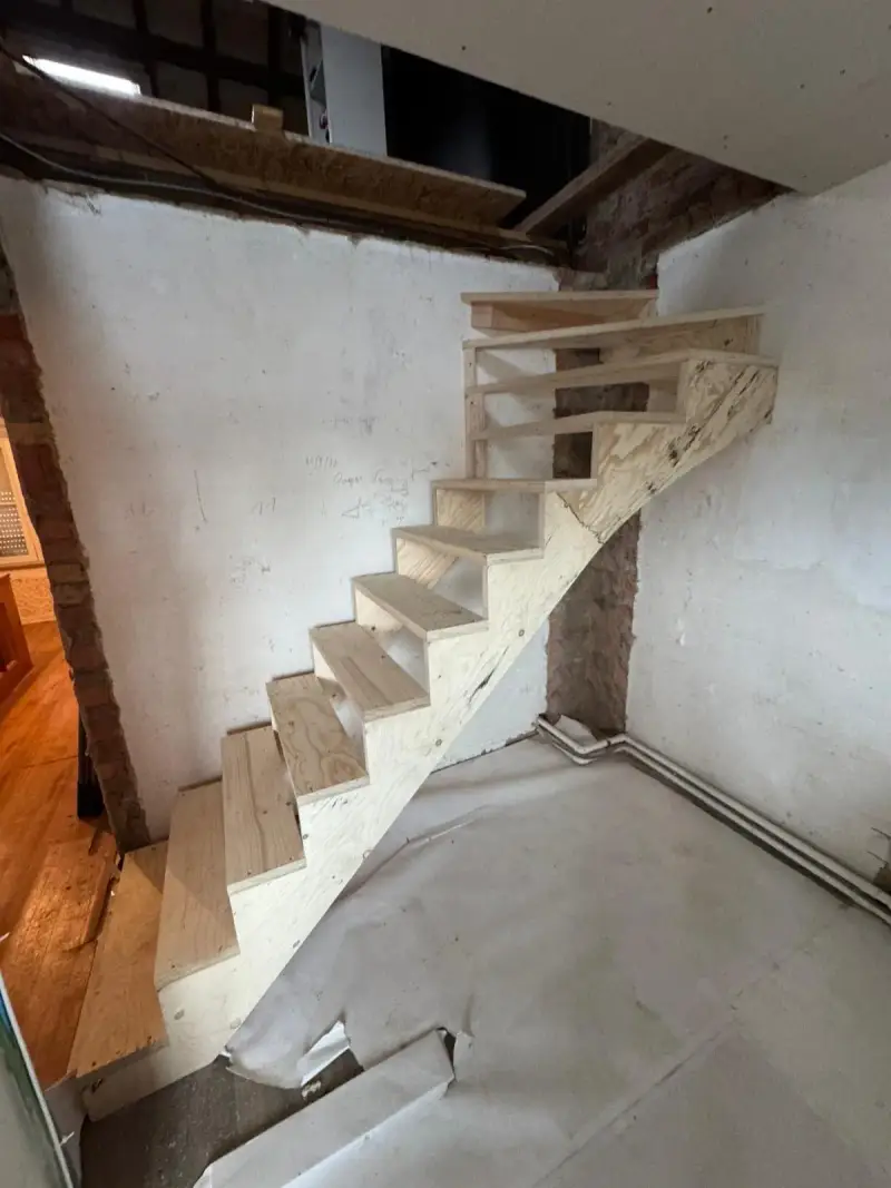 Escalier de structure pendant les travaux